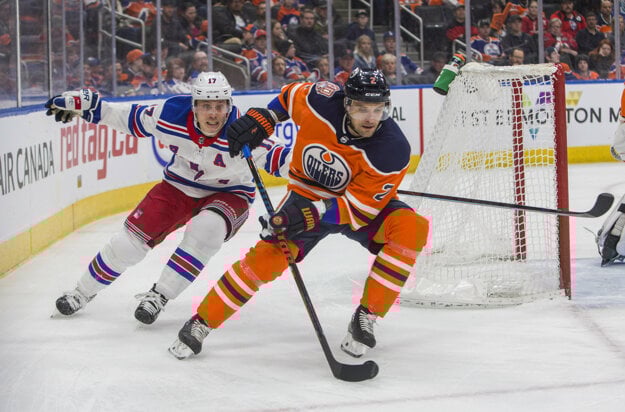 Andrej Sekera v drese Edmontonu Oilers.