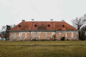 Želiezovce, škola