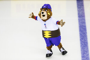 Maskot Macejko počas zápasu Slovensko - Kanada na MS v hokeji 2019.