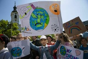 Protestujúci počas 3. celosvetového študentského štrajku za budúcnosť klímy v Bratislave.