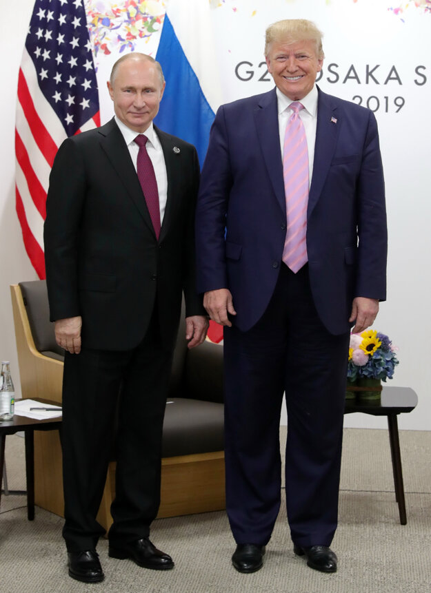 Vladimir Putin a Donald Trump na summite G20 v Ósake.