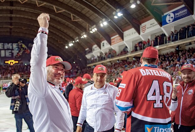 Prezident HC'05 Banská Bystrica Juraj Koval (vľavo).