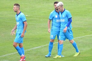 Vpravo strelec jediného gólu Renáto Meszlényi. 