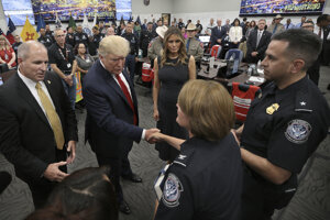 Americký prezudent Donald Trump sa v El Pase stretol so svedkami masakry.