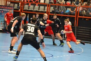 Považská Bystrica (v červenom) vlani v Challenge cupe hrala s Petrohradom.