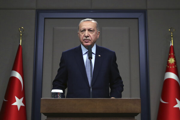 Erdogan odmieta výzvy na predĺženie prímeria, hrozí pokračovaním bojov