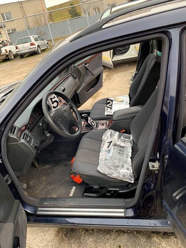 Auto, v ktorom obeť odniesol k potoku Mlynica.