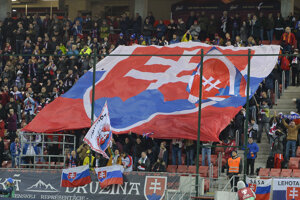 Fanúšikovia Slovenska v Trnave počas kvalifikačného zápasu proti Azerbajdžanu.