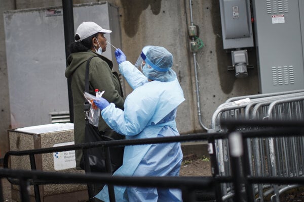 V štáte New York pribudlo za deň zatiaľ najviac úmrtí na COVID-19