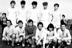 Mužstvo Zázrivej z roku 1987 – horný rad zľava: Štefan Gaššo, Miroslav Cvacho, Jozef Pollák, Marián Karcol, Ondrej Papala, dolný rad zľava: Milan Tomlák, František Čupaj, Vladimír Trnovec, Milan Trnovec, Michal Žúbor, Anton Janký.