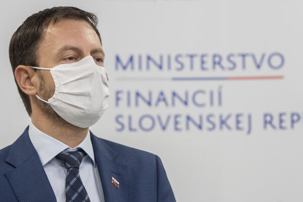 Výpadok z daní by mal byť o stovky miliónov nižší, ako sa očakávalo v júni