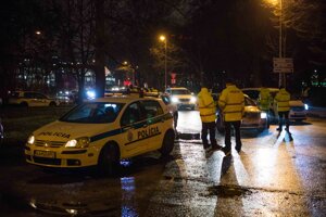 Protivládny protest automobilov organizovaný opozičným Smerom