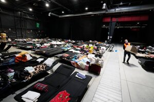 Priestory vyčlenené pre utečencov vo varšavskom Expo centre.