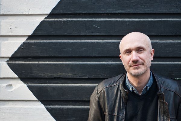 Josef Bolf (1971) pochádza z Prahy. Študoval na AVU u Jiřího Načeradského, Vladimíra Kokoliu a Vladimíra Skrepla. Absolvoval stáže na Kongsthögskolan v Štokholme a na Akademie der Bildenden Künste v Stuttgarte. So spolužiakmi Janom Šerýchom, Jánom