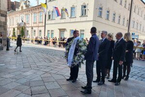 Košický župan Rastislav Trnka a poslanci samosprávneho kraja.
