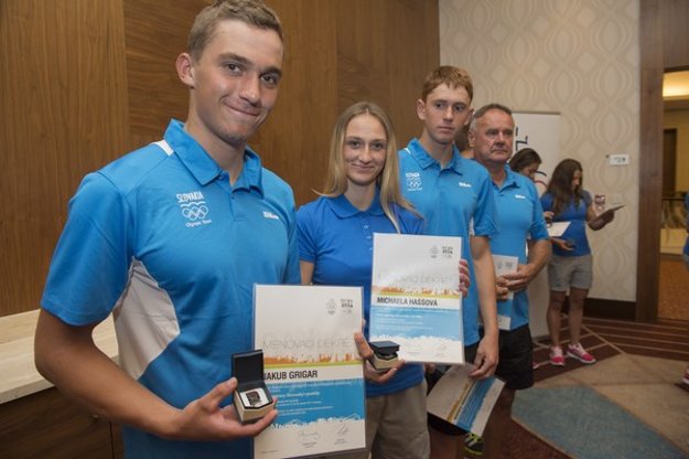 Zľava: Jakub Grigar, Michaela Haššová, Marko Mirgorodský a tréner Ivan Cibák.