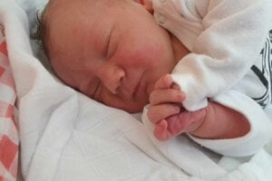 Dominik Peňaška (4650 g, 54 cm) sa narodil 28.5.2024 Silvii a Michalovi zo Žiliny. Teší sa na neho brat Samuel.
