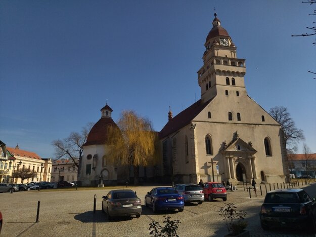 Kostol sv. Michala v Skalici je priamo v centre mesta. (zdroj: SME/Jozef Ryník)