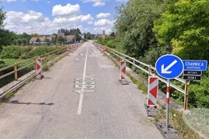 Most v Hokovciach je v havarijnom stave.