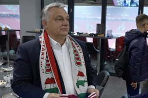 Maďarský premiér Viktor Orbán sa v novembri 2022 vo videu na sociálnej sieti ukázal s futbalovým šálom, na ktorom je Maďarsko rozšírené o susedné krajiny.