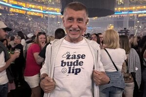 Andrej Babiš kampaňuje, kde sa dá. Aj na letných festivaloch, ako na FM City Feste vo Frýdku-Mýstku. Kauza bitcoiny je ďalším motorom jeho rastúcich preferncií.