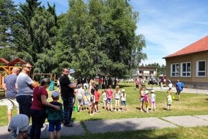 Dovalovo má viac ako 600-ročnú históriu. Do roku 1971 bolo samostatnou obcou.