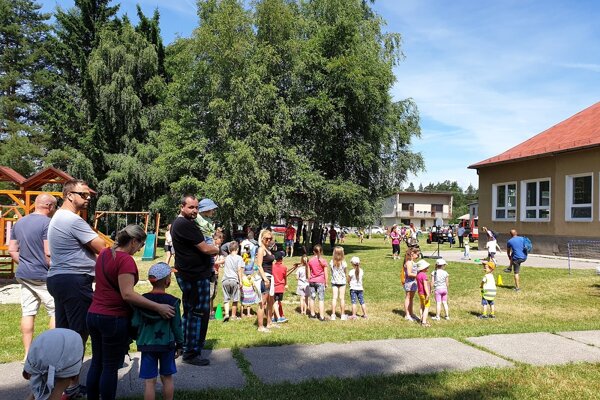 Dovalovo má viac ako 600-ročnú históriu. Do roku 1971 bolo samostatnou obcou.