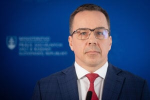 Minister práce, sociálnych vecí a rodiny Erik Tomáš.