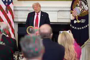 Trumpove 30-percentné clá? Trpeli by automobilky aj celá ekonomika (rozhovor)