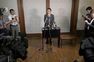 Japonský veľvyslanec v Číne Kendži Kanasugi počas tlačovej konferencie v Pekingu v stredu 16. júla 2025.