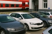 Bezplatné parkovanie poskytuje ZSSK vo vybraných staniciach k vnútroštátnym aj medzinárodným spiatočným cestovným dokladom do 1. triedy