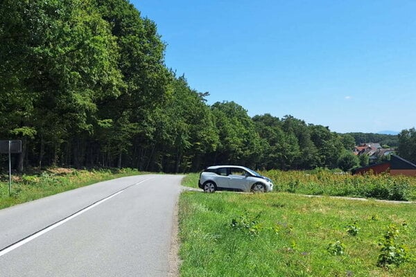 V smere od Bukovca do Košíc chýba pred Baškou dopravná značka začiatok obce. Mnohí vodiči tam preto v týchto dňoch nedodržujú maximálne povolenú rýchlosť 50 km/h a ohrozujú tamojších obyvateľov. 