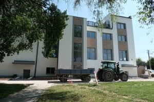 Obecný polyfunkčný dom v Radošine. 