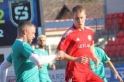 Erik Pačinda a Šimon Kukulský (vpravo) v zápase Partizán Bardejov - MFK Snina v III. lige Východ.