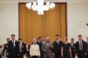 Predsedníčka Európskej komisie Ursula von der Leyenová, predseda Európskej rady Antonio Costa a šéfka diplomacie EÚ Kaja Kallasová pred rokovaniami s čínskymi predstaviteľmi v Pekingu.