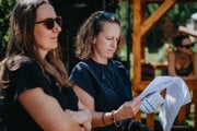 Michaela Zakuťanská (vľavo) počas nakrúcania. 
