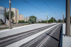 Most cez Chorvátske rameno pri Farskom kostole svätej rodiny.