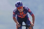 Britský cyklista Oscar Onley počas Tour de France 2025.