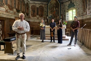 Rodina Janoštínová – zľava Richard Janoštín, jeho manželka Markéta a deti Lukáš, Marta a Viktor.
