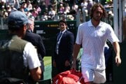 Stefanos Tsitsipas skončil na Wimbledone 2025 už v prvom kole