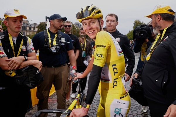 Tadej Pogačar po skončení 21. etapy na Tour de France 2025.