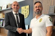 Náčelník mestskej polície Šurany Martin Švanda (vpravo) s primátorom Marcelom Filagom. Ten políciu viedol dočasne niečo cez dva mesiace.