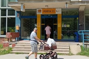 Klientov dvoch zrušených pobočiek obslúžia Pošta 11 na Humenskej ulici.