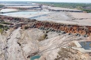 Porušenie odkaliska v bani spoločnosti Sino-Metals Leach Zambia neďaleko Kitwe.