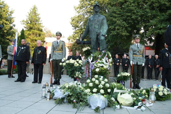 V Handlovej si dnes uctia pamiatku dvadsiatich baníkov a banských záchranárov, ktorí v roku 2009 zahynuli pri výbuchu v Bani Handlová.
