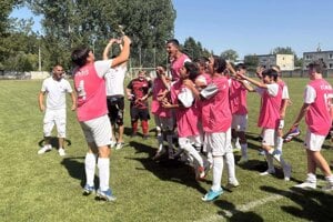 Starší žiaci FC Neded sa tešili z triumfu. 