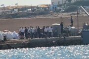 Pri talianskom pobreží zahynulo najmenej 20 migrantov po prevrátení člnu.

