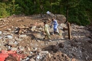 Väčšina obetí zahynula v dôsledku lokálnych prívalových povodní a zrútení domov.