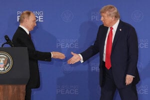 Putin Trump samit: Putin označil spoločné rokovania za konštruktívne, Trump prímerie nespomenul