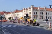 Práce sa začali v nedeľu ráno. 
